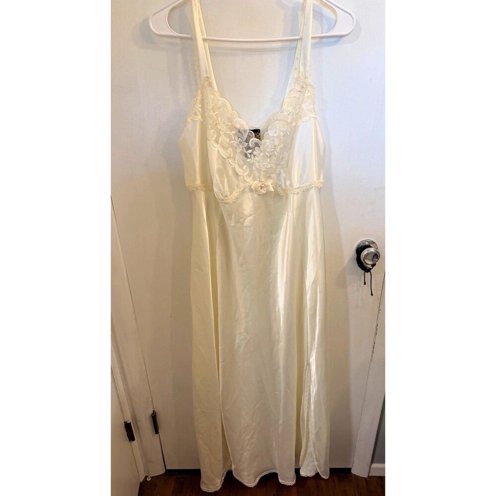 Vintage Solange Women's Satin Slip Ivory Lace Trim Polyester Regular Size 14/16
